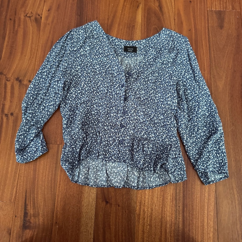 VICI blouse, blue with white flowers, medium, perfect condition
